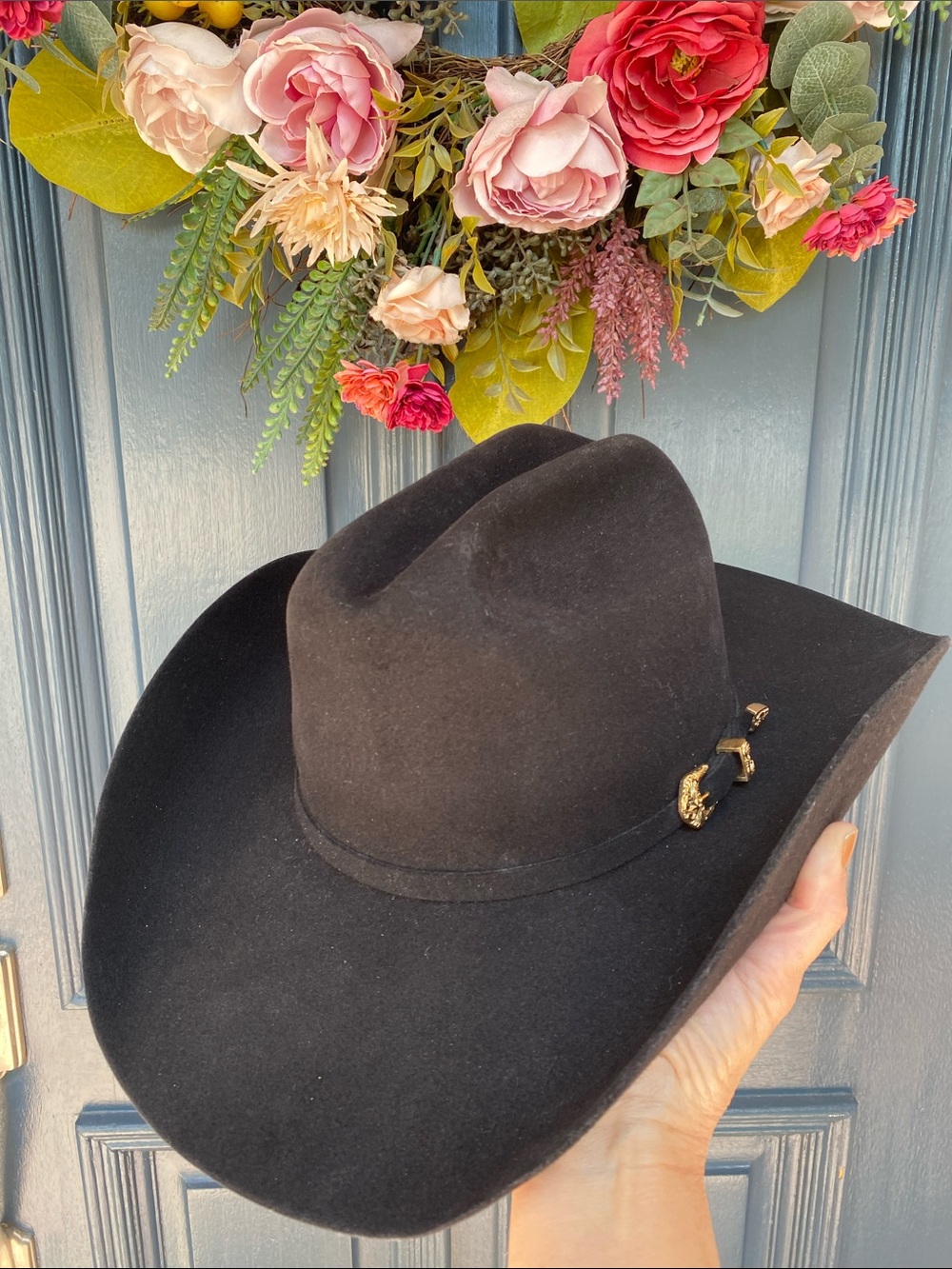 Larry Mahan 4X Classic Black Felt Cowboy Hat with gold buckle hatband